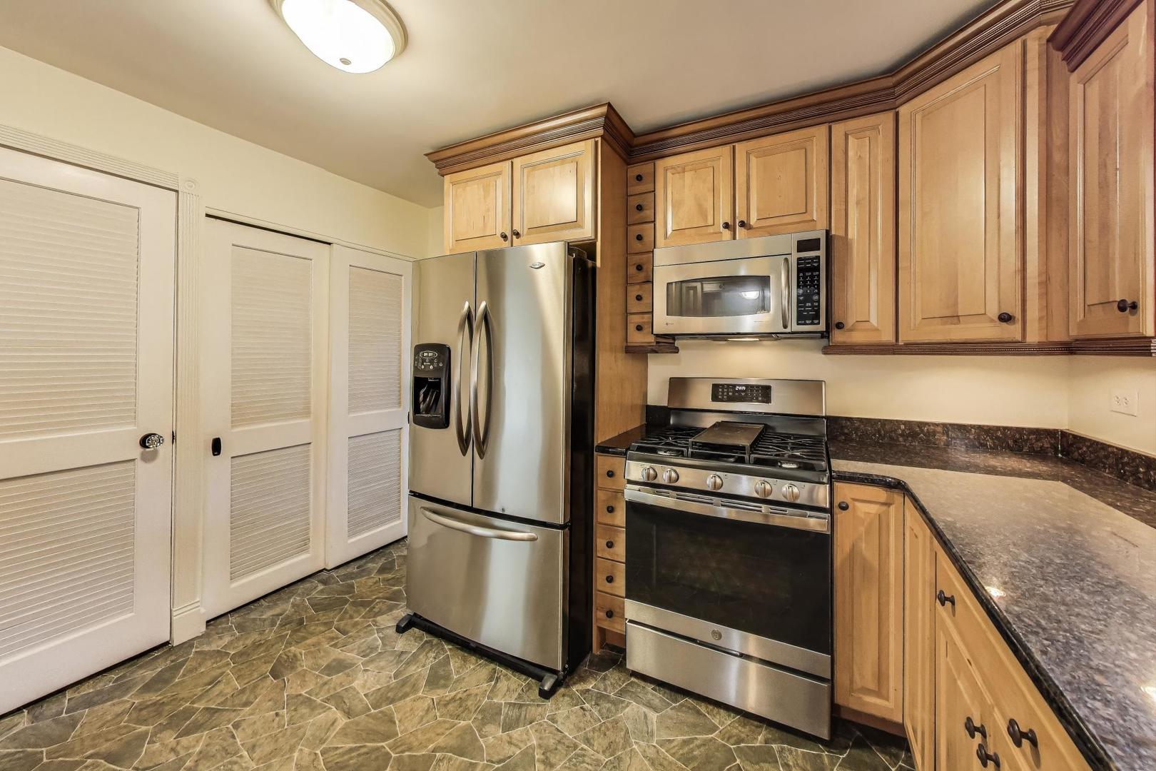 7339 S Park Avenue, Burr Ridge, IL 60527