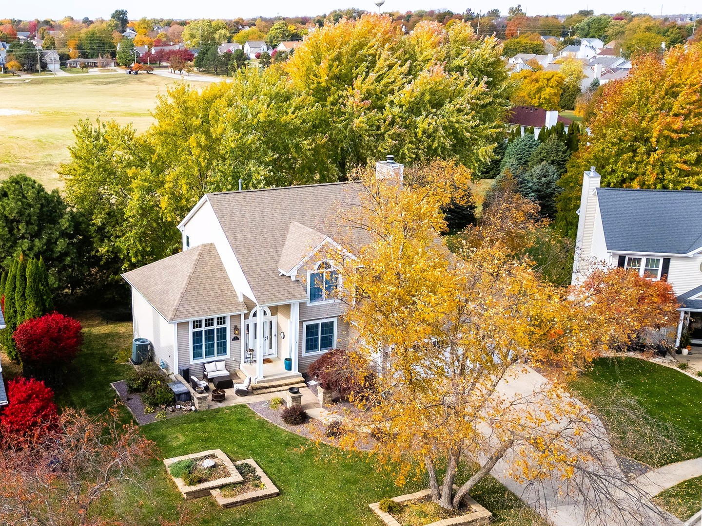 8 Burgundy Court, Bloomington, IL 61704