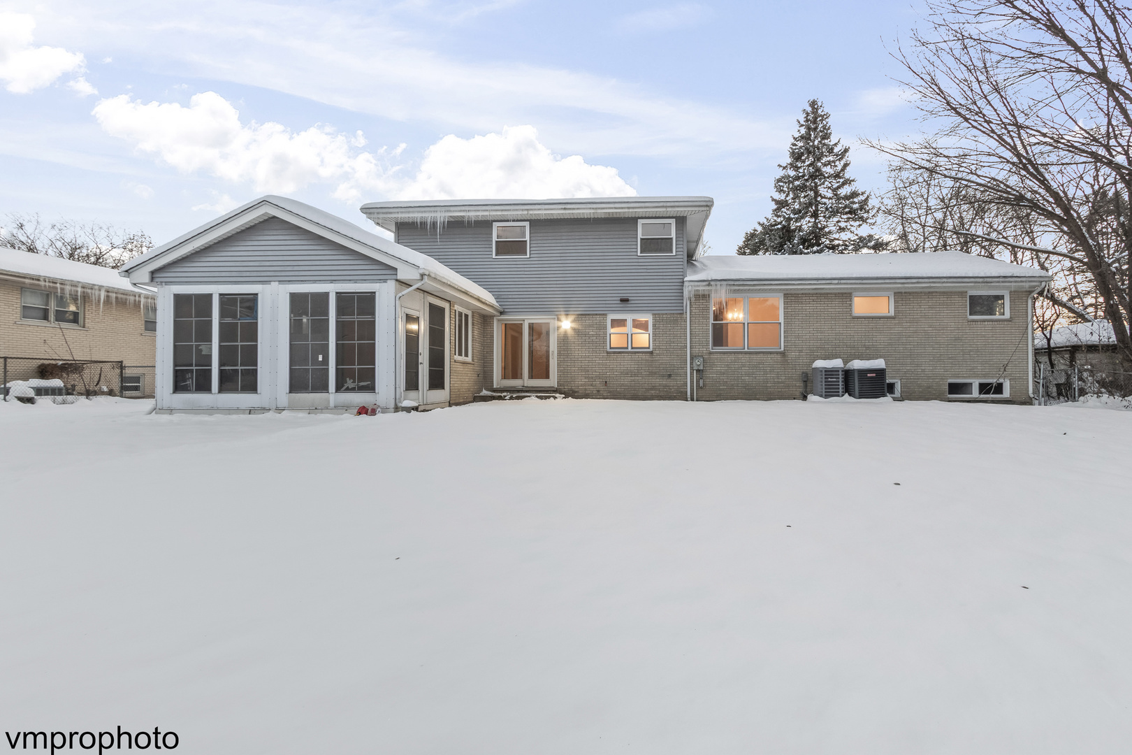 1414 W Vine Street, Arlington Heights, IL 60005