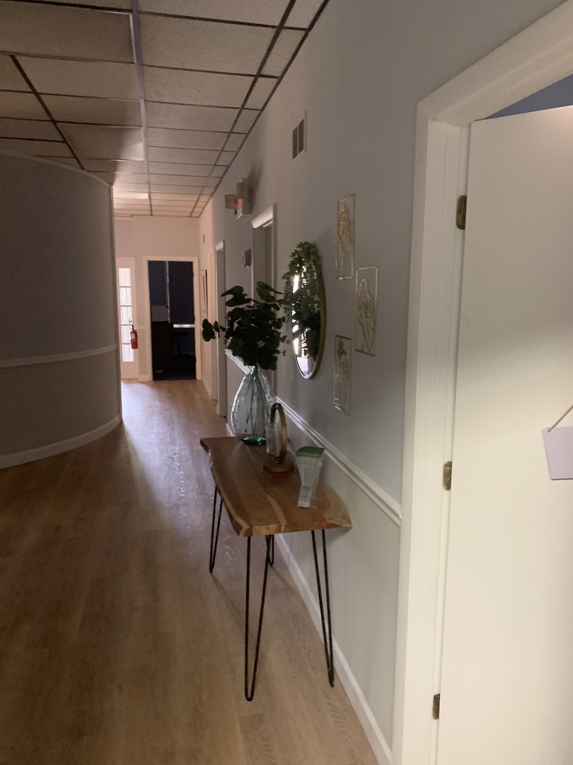 8855 S Roberts Road, Hickory Hills, IL 60457