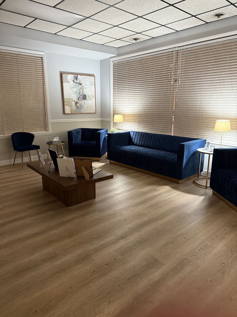 8855 S Roberts Road, Hickory Hills, IL 60457