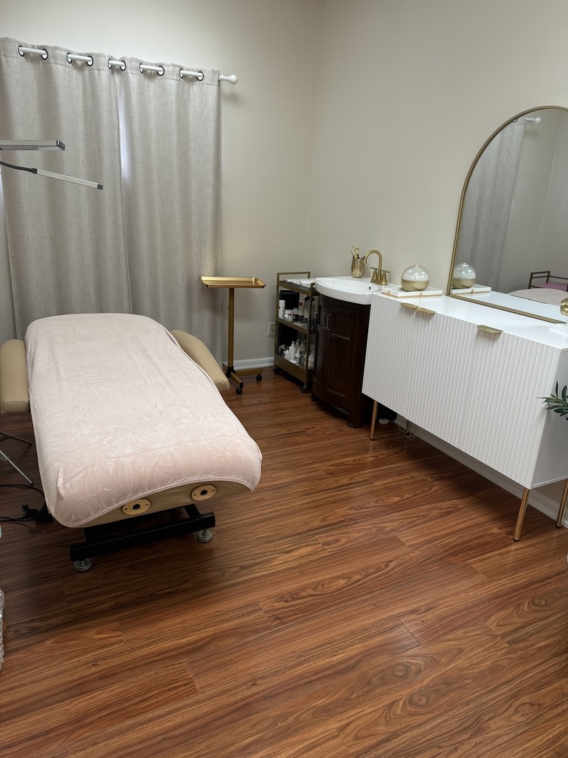 8855 S Roberts Road, Hickory Hills, IL 60457