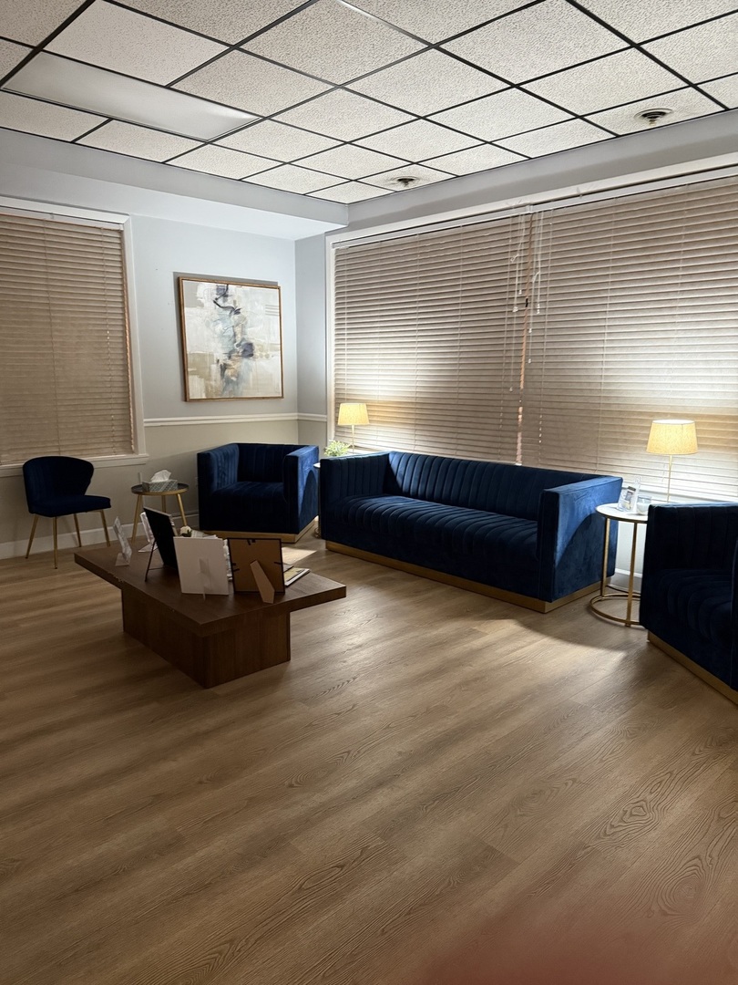 8855 S Roberts Road, Hickory Hills, IL 60457