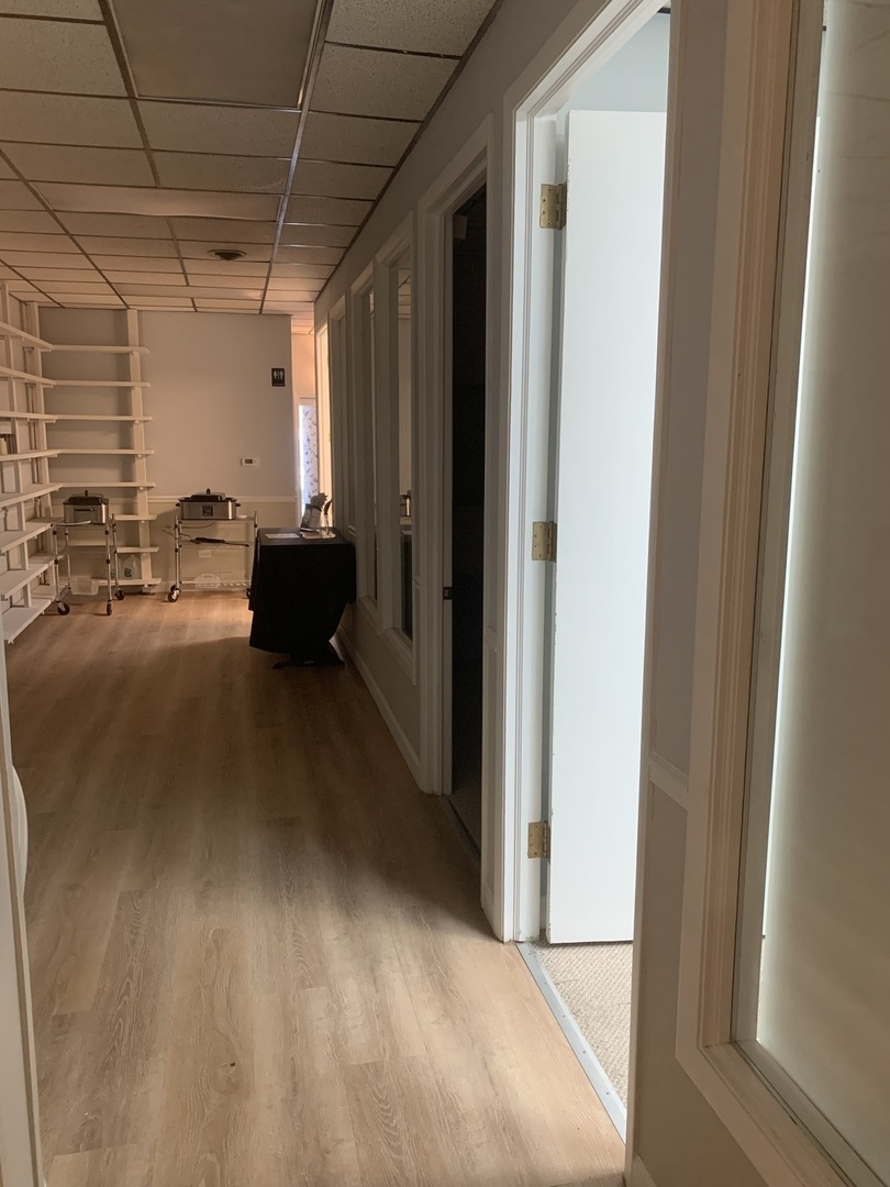 8855 S Roberts Road, Hickory Hills, IL 60457