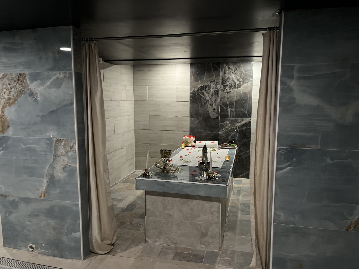 8855 S Roberts Road, Hickory Hills, IL 60457