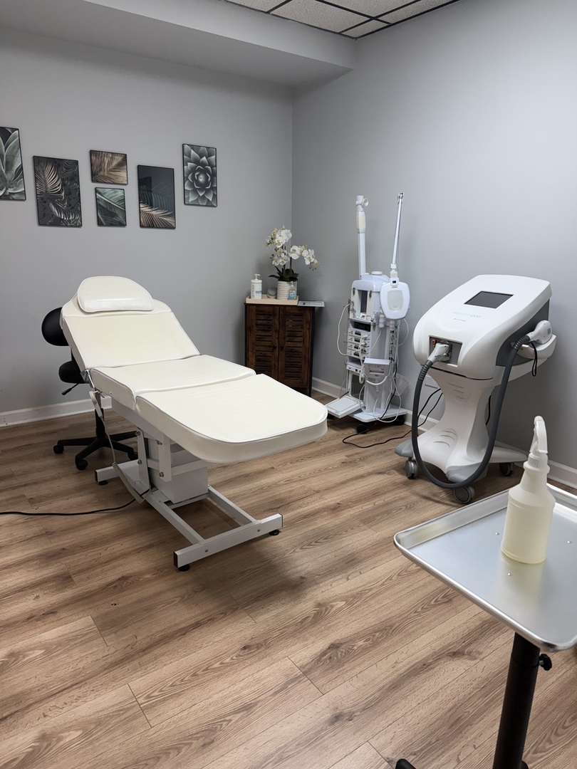 8855 S Roberts Road, Hickory Hills, IL 60457