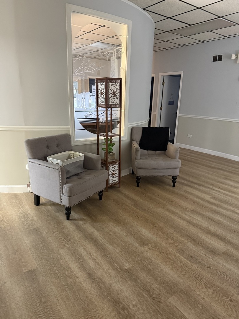 8855 S Roberts Road, Hickory Hills, IL 60457