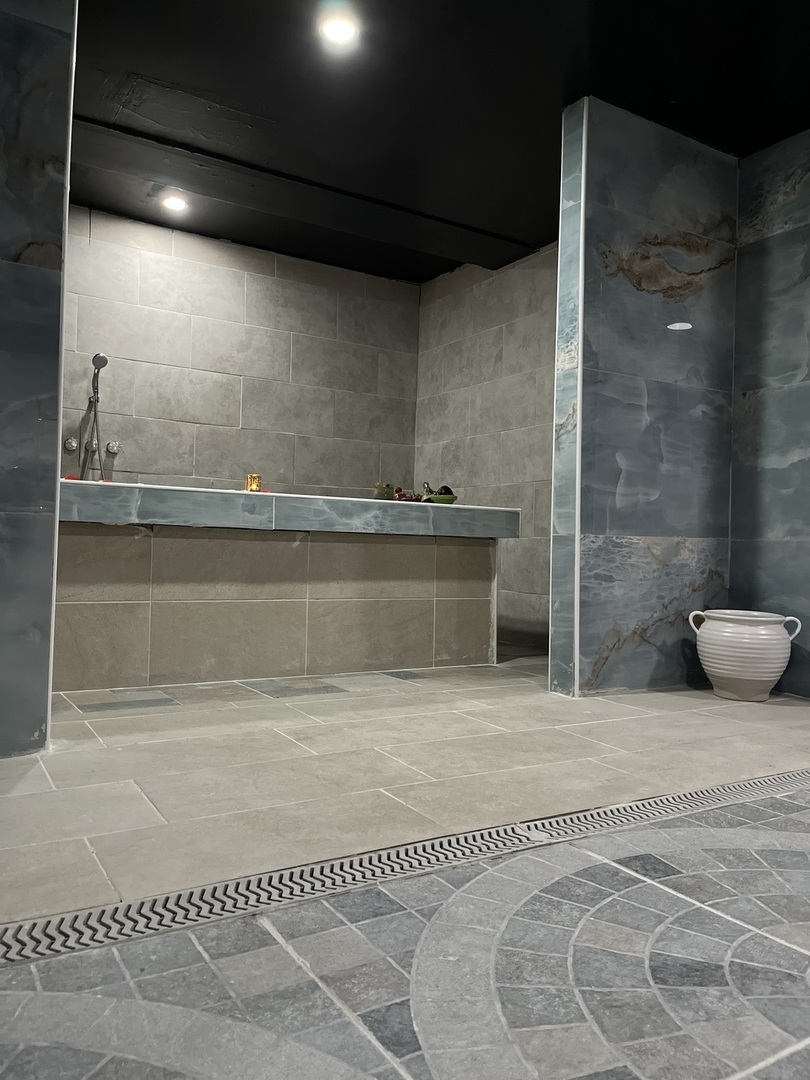 8855 S Roberts Road, Hickory Hills, IL 60457