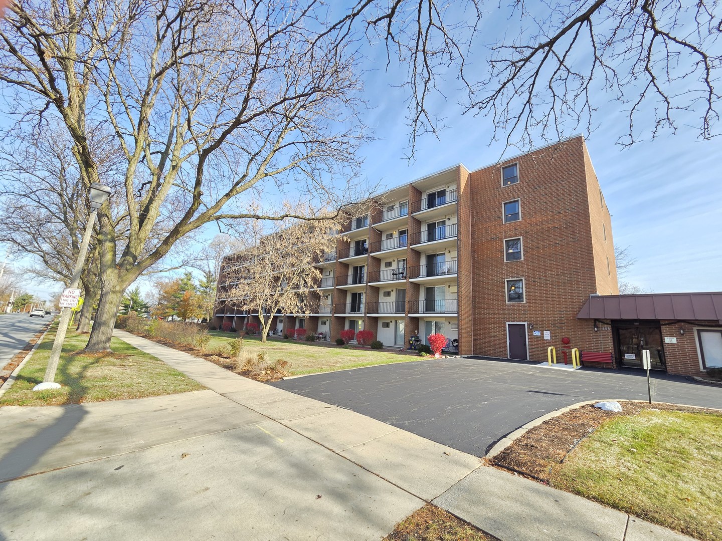 255 S West Avenue #214, Elmhurst, IL 60126