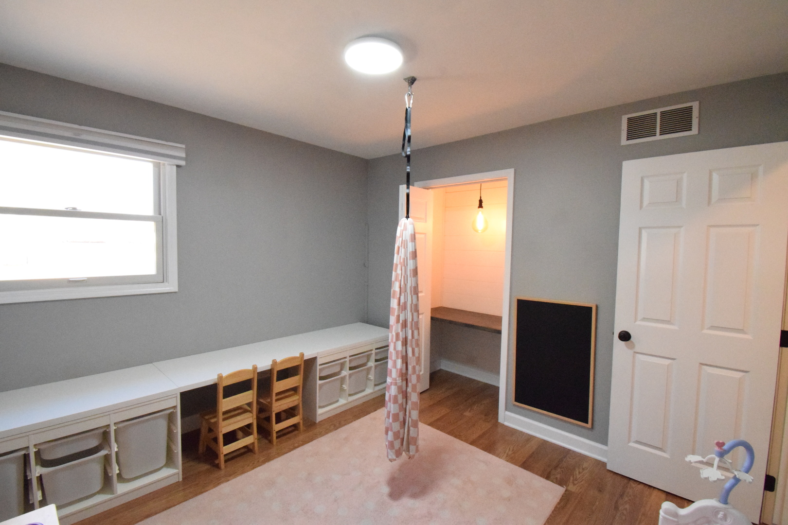 1919 Moore Avenue, St. Charles, IL 60174