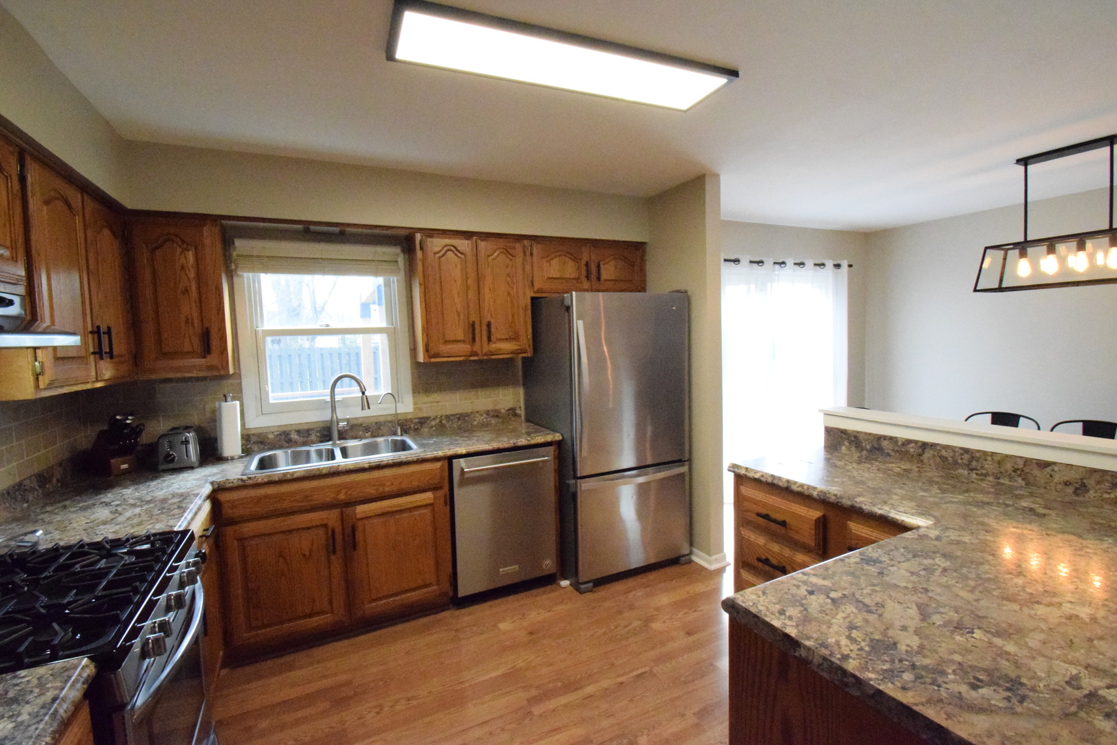 1919 Moore Avenue, St. Charles, IL 60174