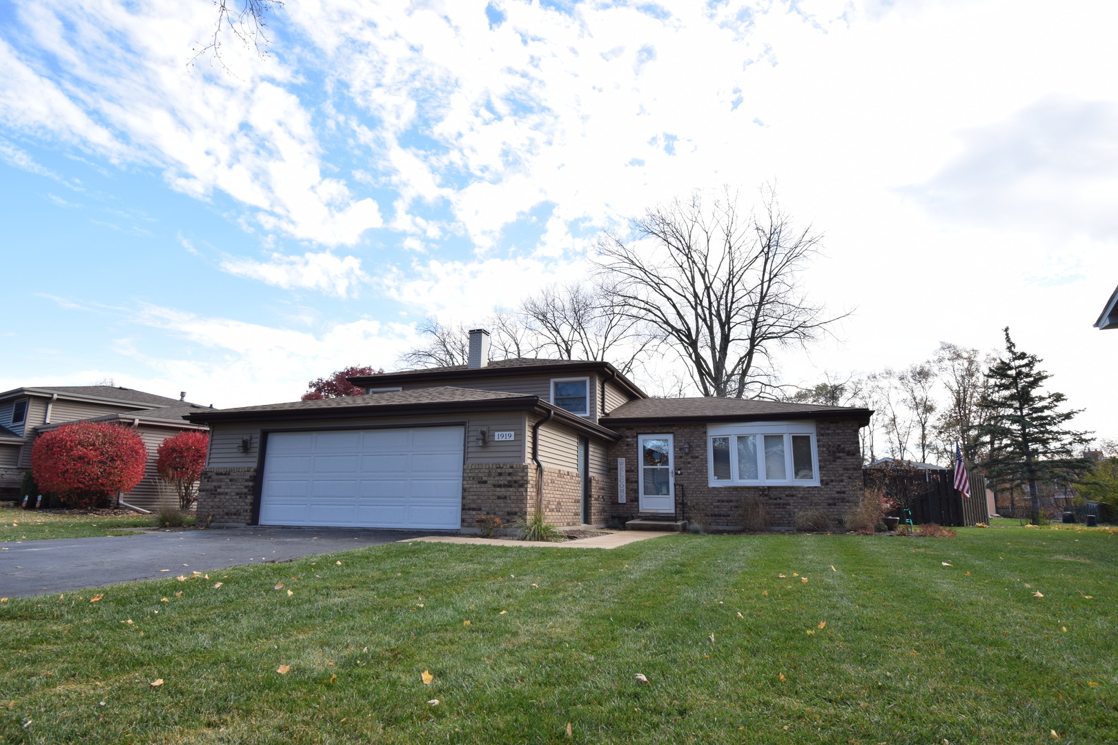 1919 Moore Avenue, St. Charles, IL 60174