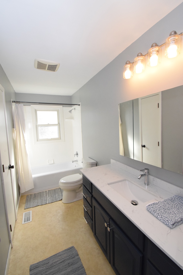 1919 Moore Avenue, St. Charles, IL 60174