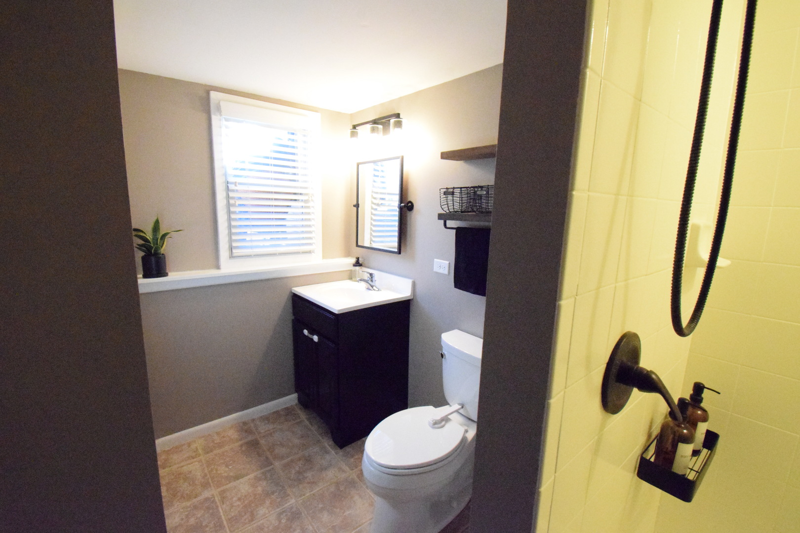 1919 Moore Avenue, St. Charles, IL 60174