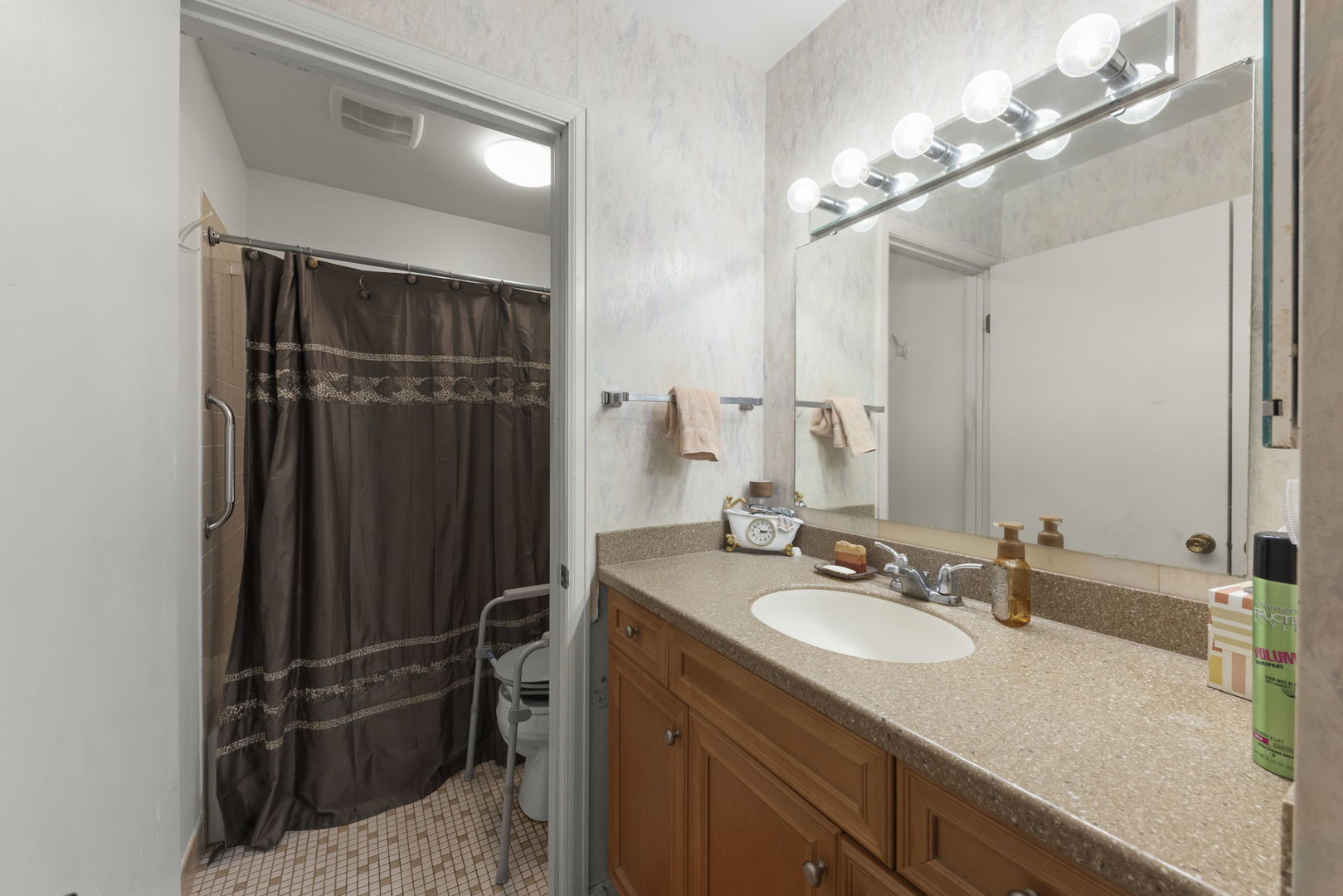 5200 CARRIAGEWAY Drive #101, Rolling Meadows, IL 60008