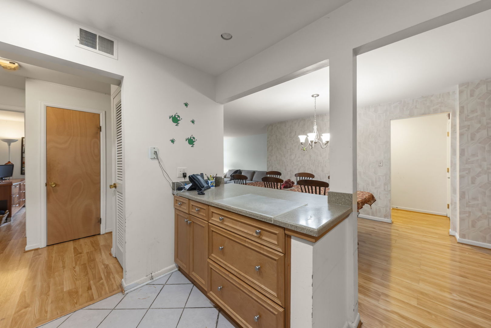 5200 CARRIAGEWAY Drive #101, Rolling Meadows, IL 60008