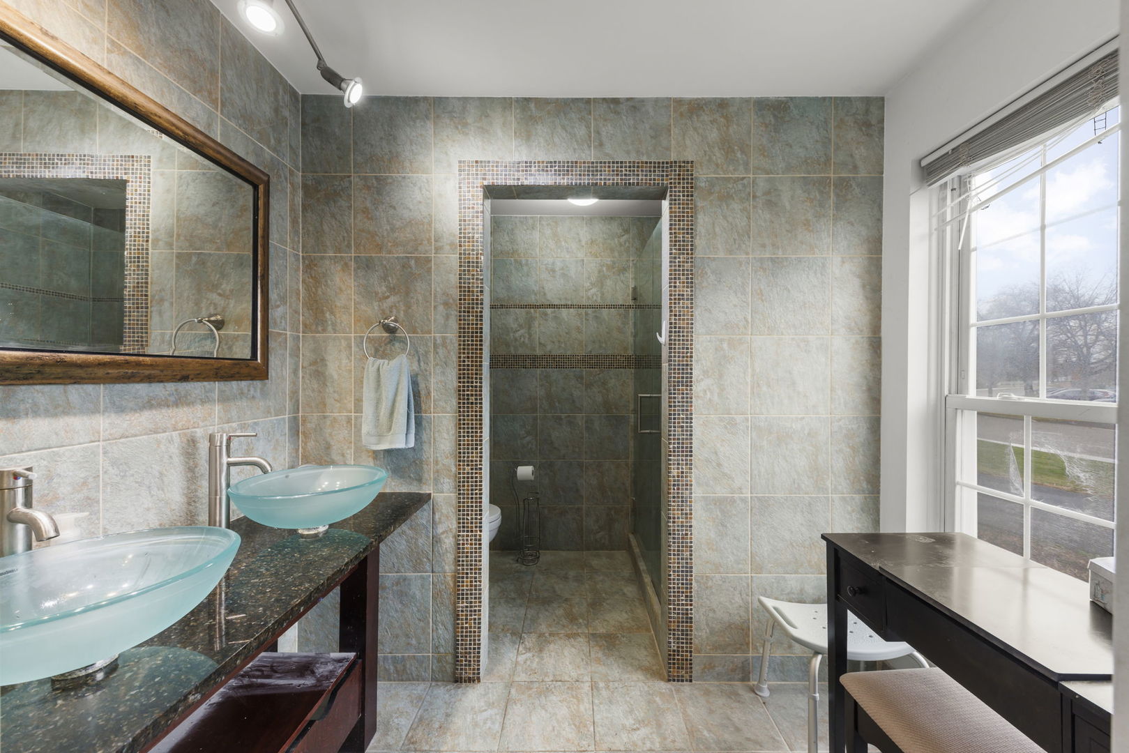 5200 CARRIAGEWAY Drive #101, Rolling Meadows, IL 60008