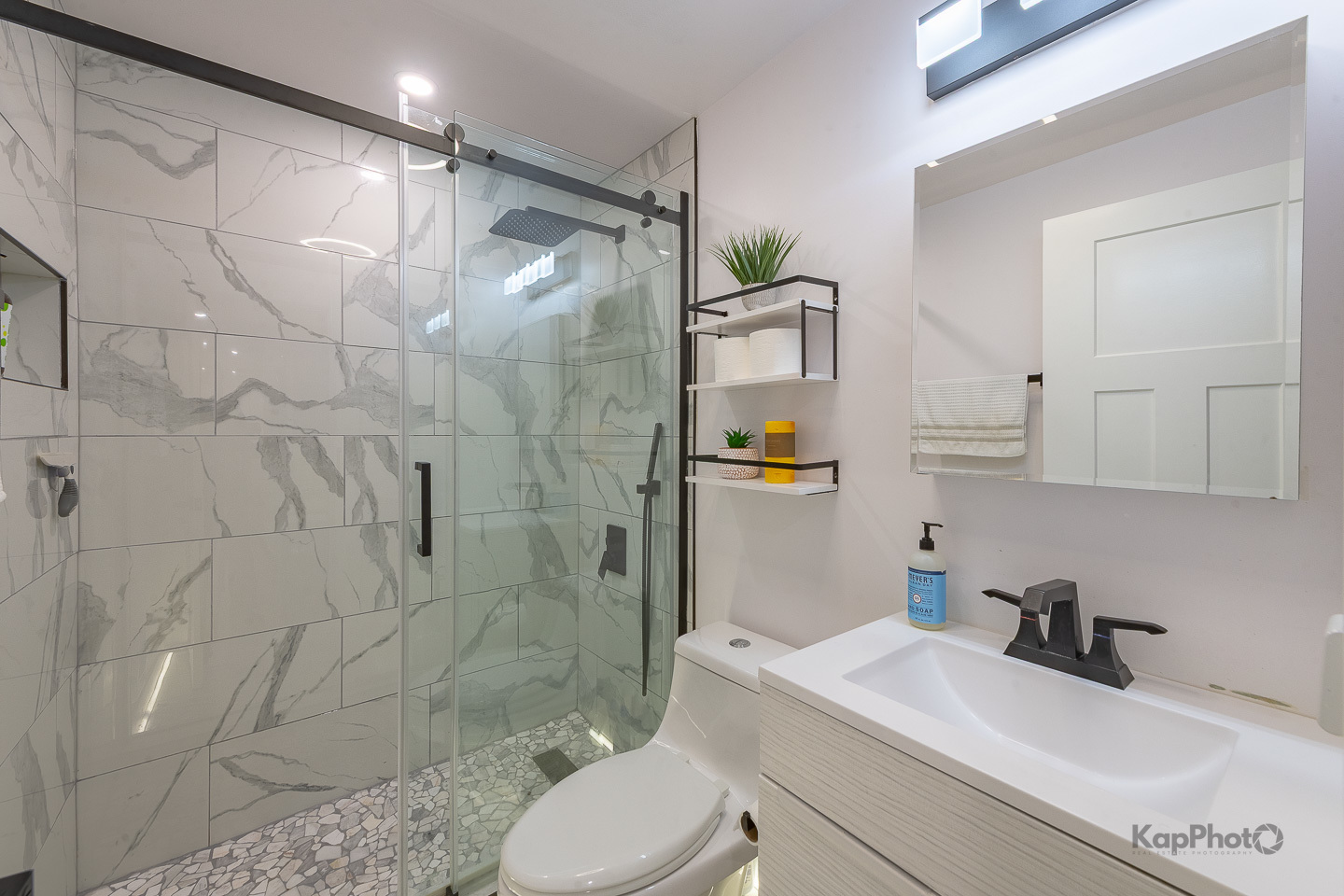 6612 W 64th Place #2W, Chicago, IL 60638