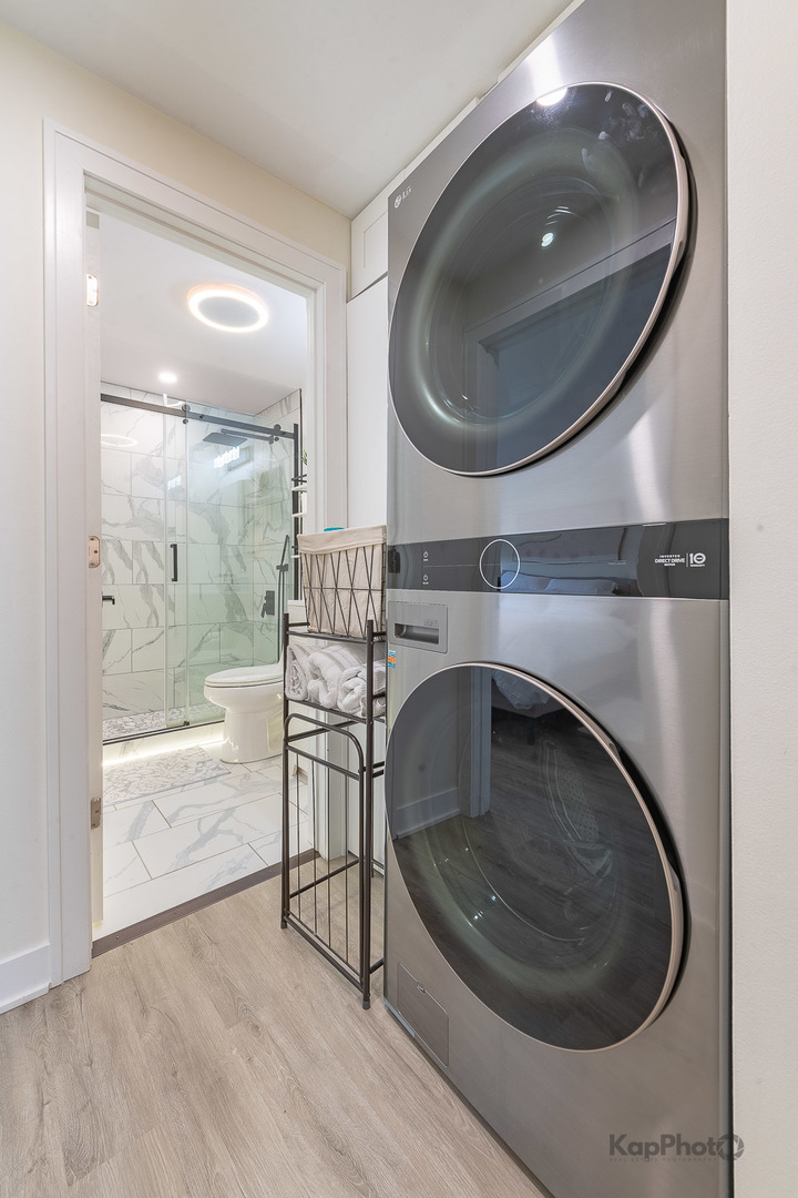 6612 W 64th Place #2W, Chicago, IL 60638