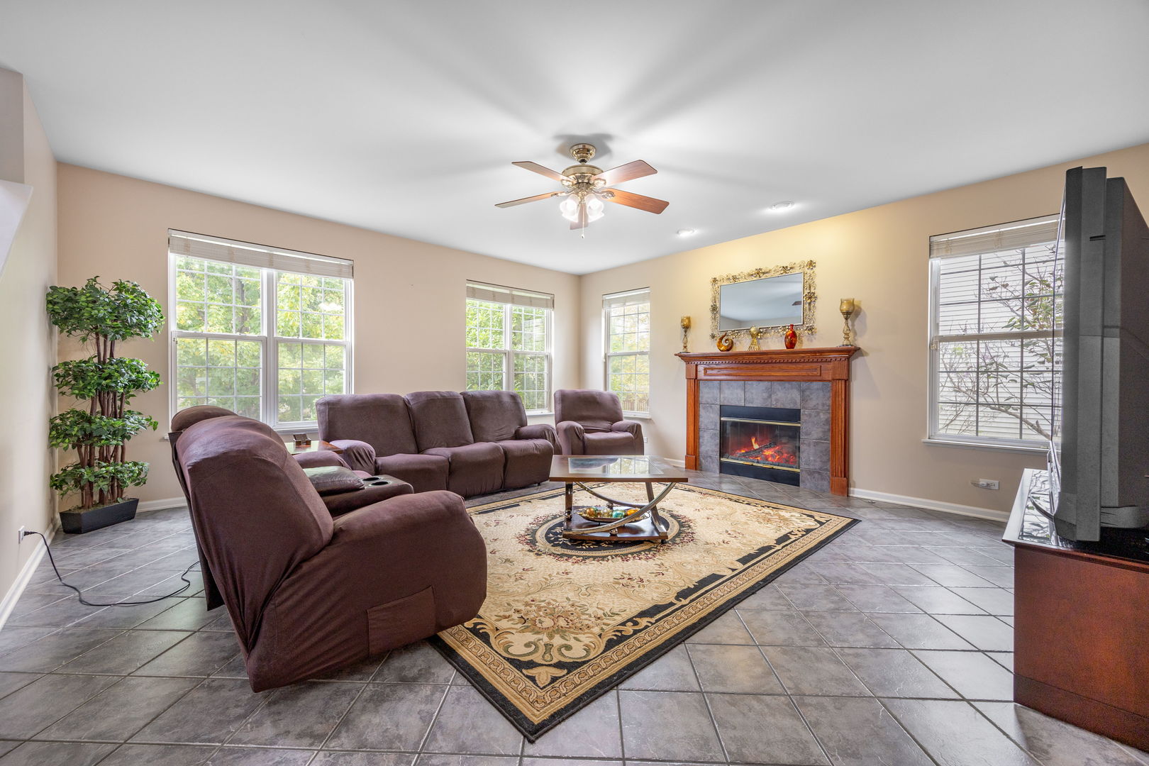 2566 Rourke Drive, Aurora, IL 60503