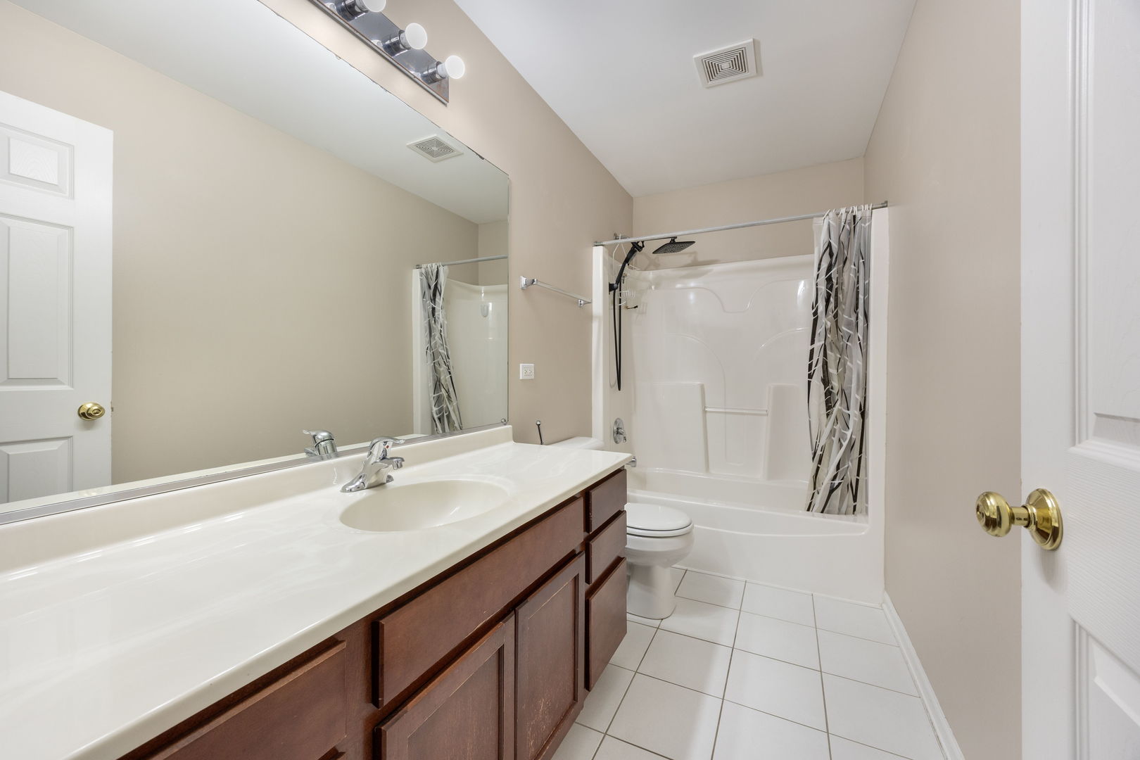 2566 Rourke Drive, Aurora, IL 60503