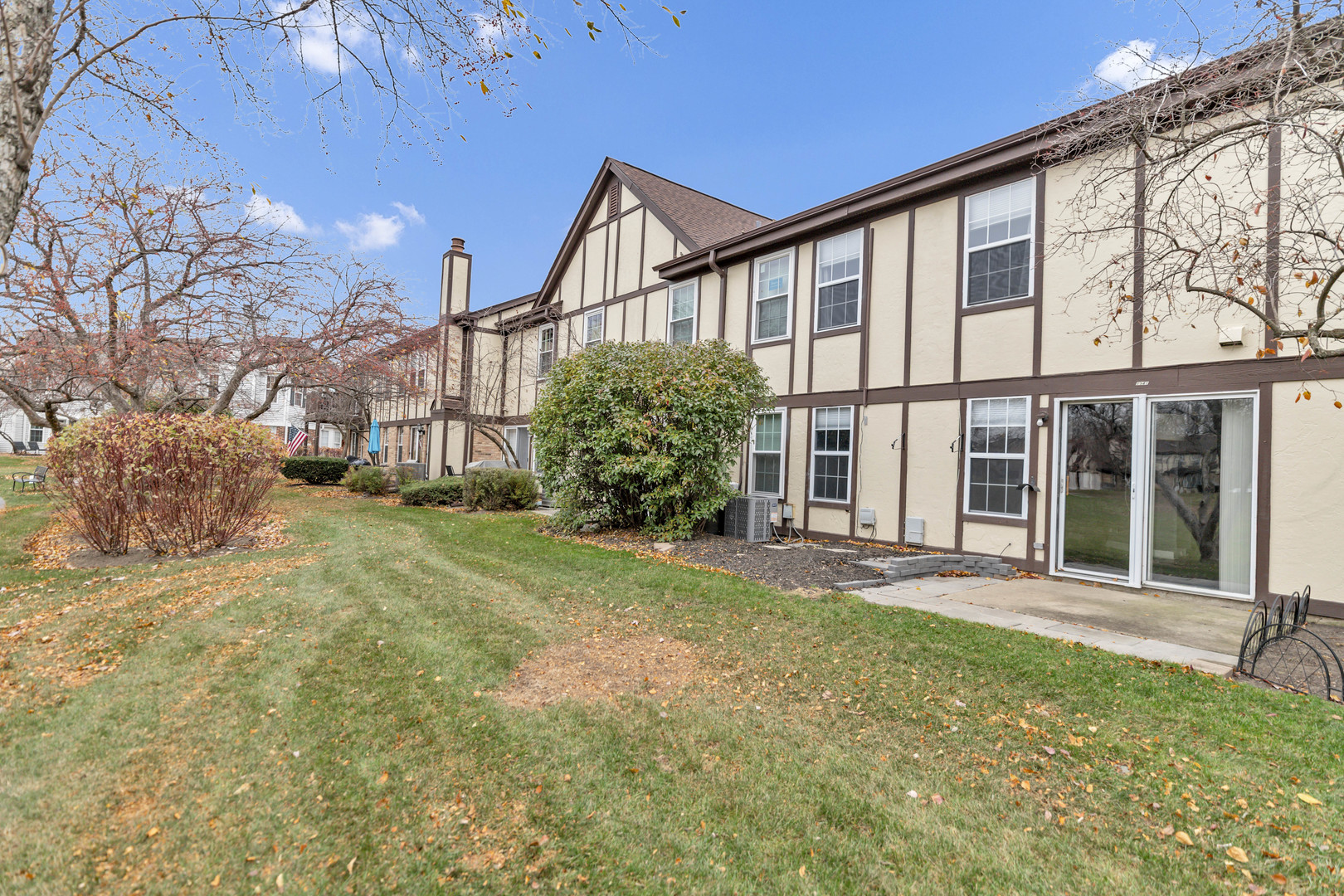 1941 Quaker Hollow Lane #1941, Streamwood, IL 60107