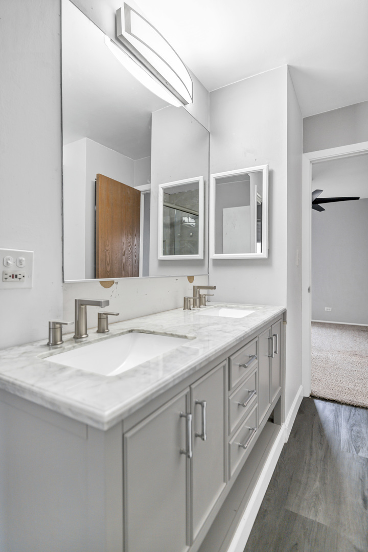 1941 Quaker Hollow Lane #1941, Streamwood, IL 60107