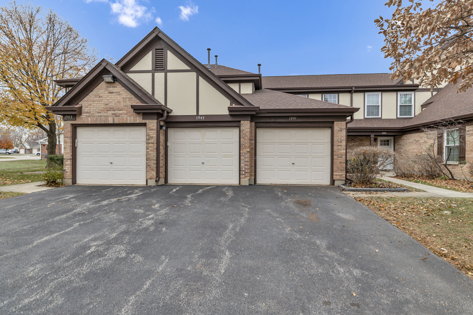 1941 Quaker Hollow Lane #1941, Streamwood, IL 60107
