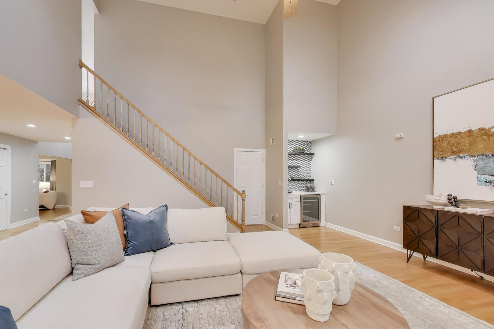 512 Blackhawk Drive, Westmont, IL 60559