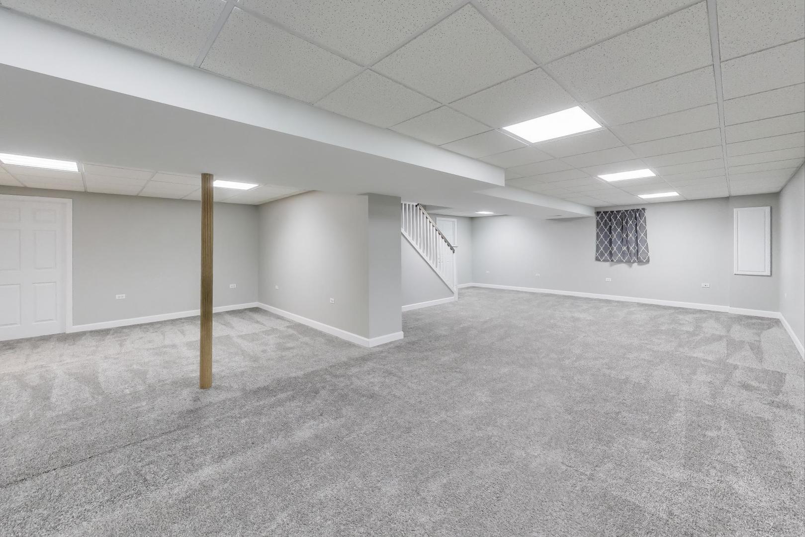 512 Blackhawk Drive, Westmont, IL 60559