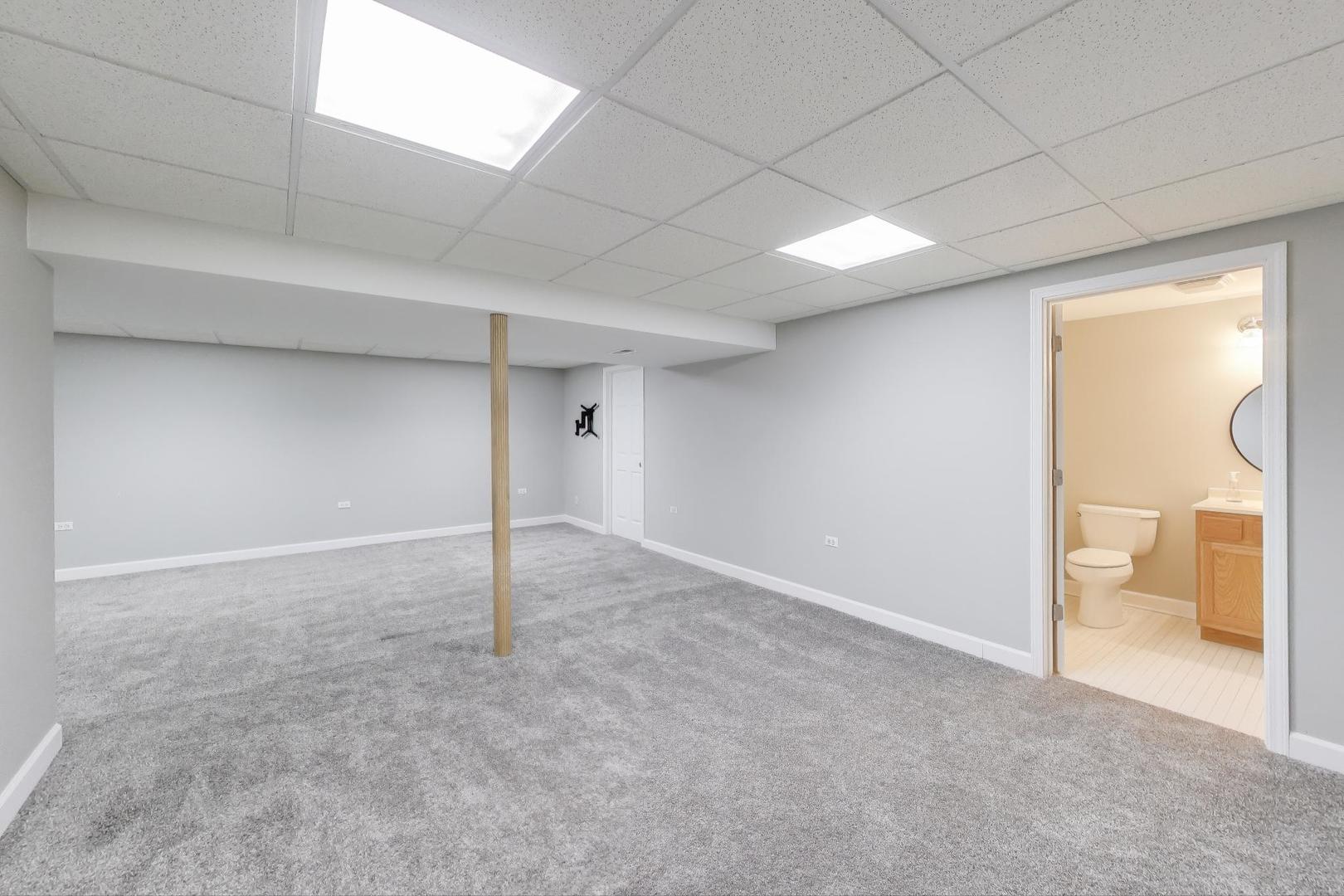 512 Blackhawk Drive, Westmont, IL 60559