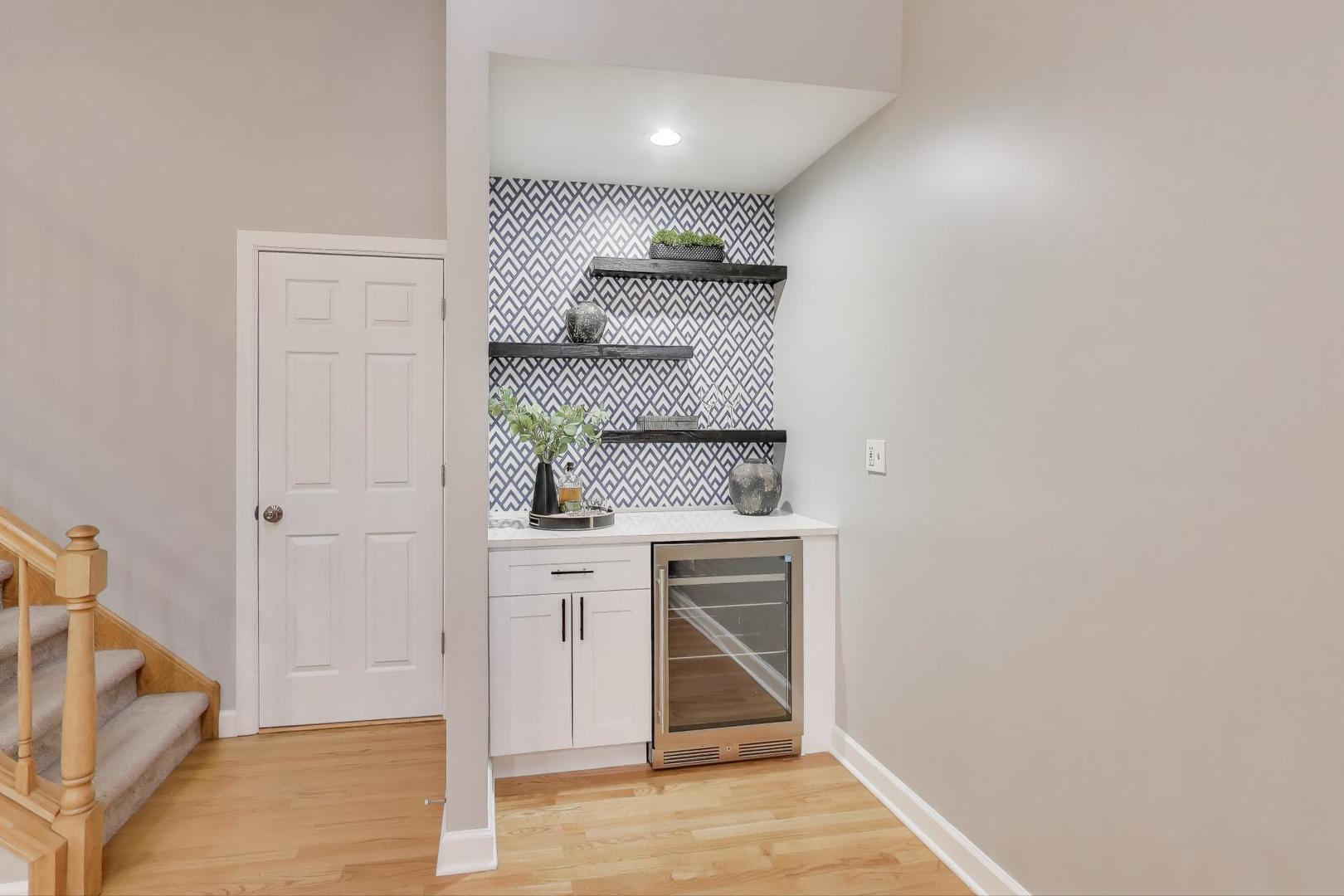 512 Blackhawk Drive, Westmont, IL 60559