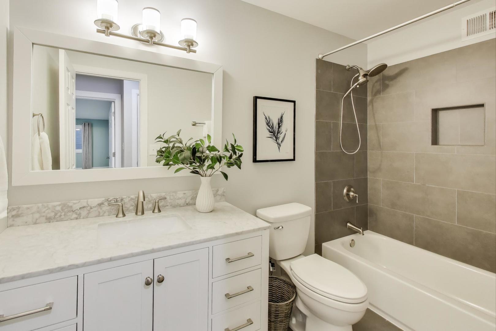 512 Blackhawk Drive, Westmont, IL 60559