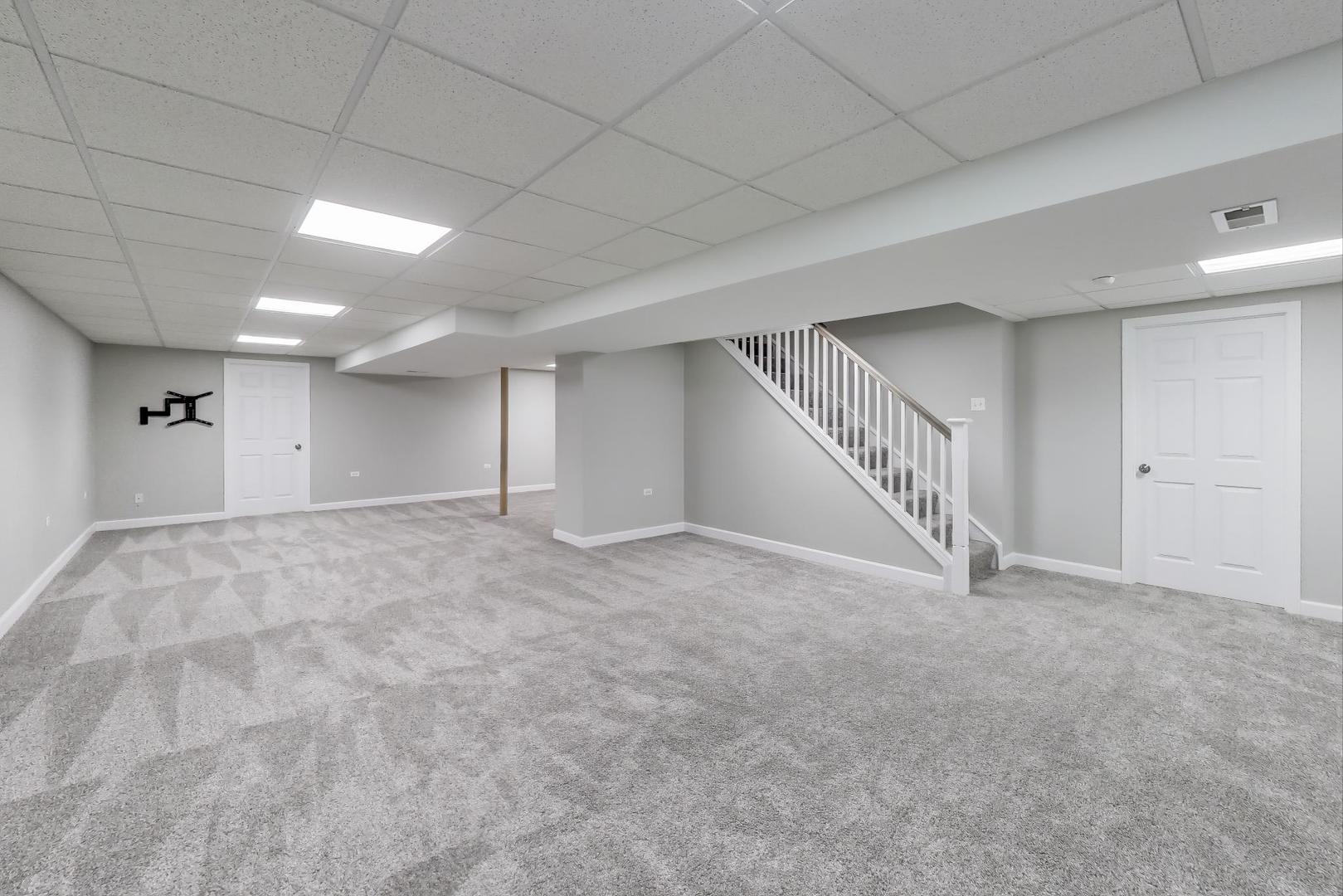 512 Blackhawk Drive, Westmont, IL 60559