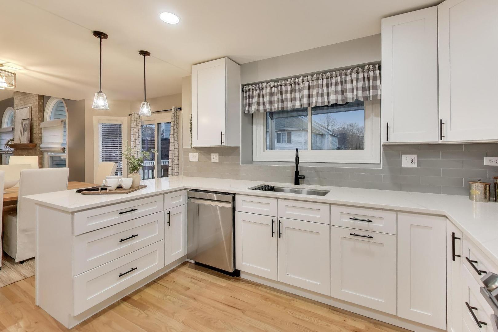 512 Blackhawk Drive, Westmont, IL 60559