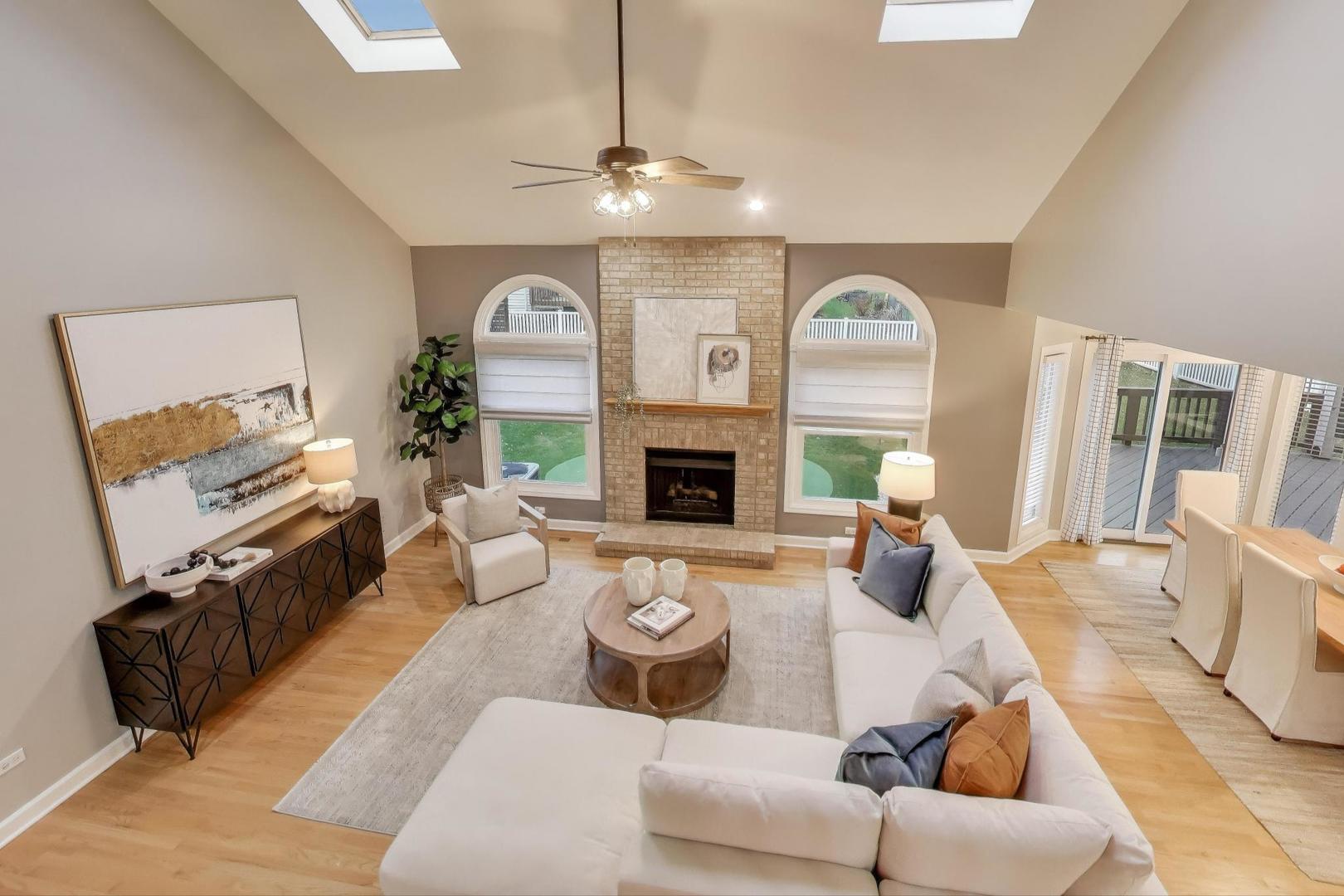 512 Blackhawk Drive, Westmont, IL 60559