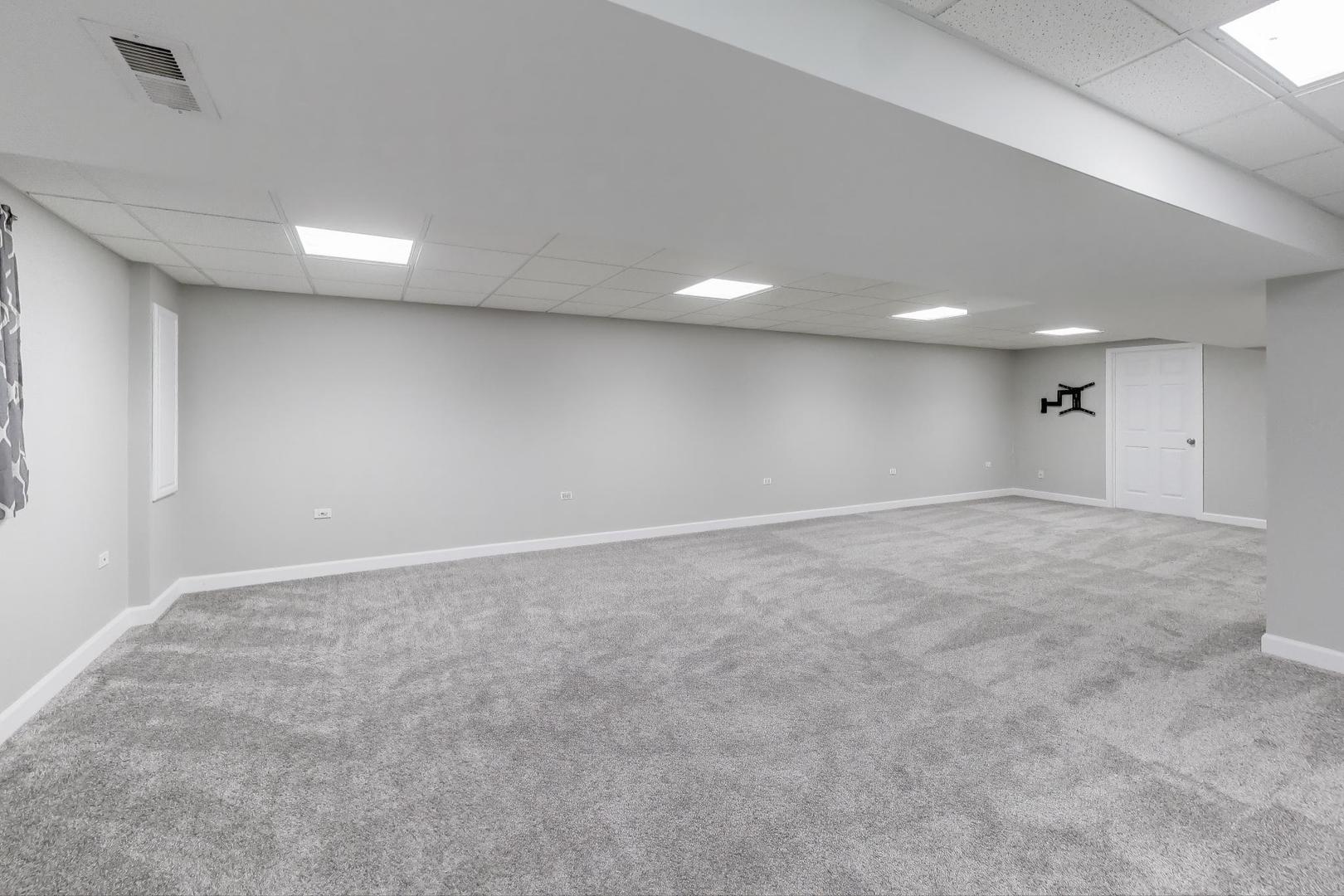 512 Blackhawk Drive, Westmont, IL 60559