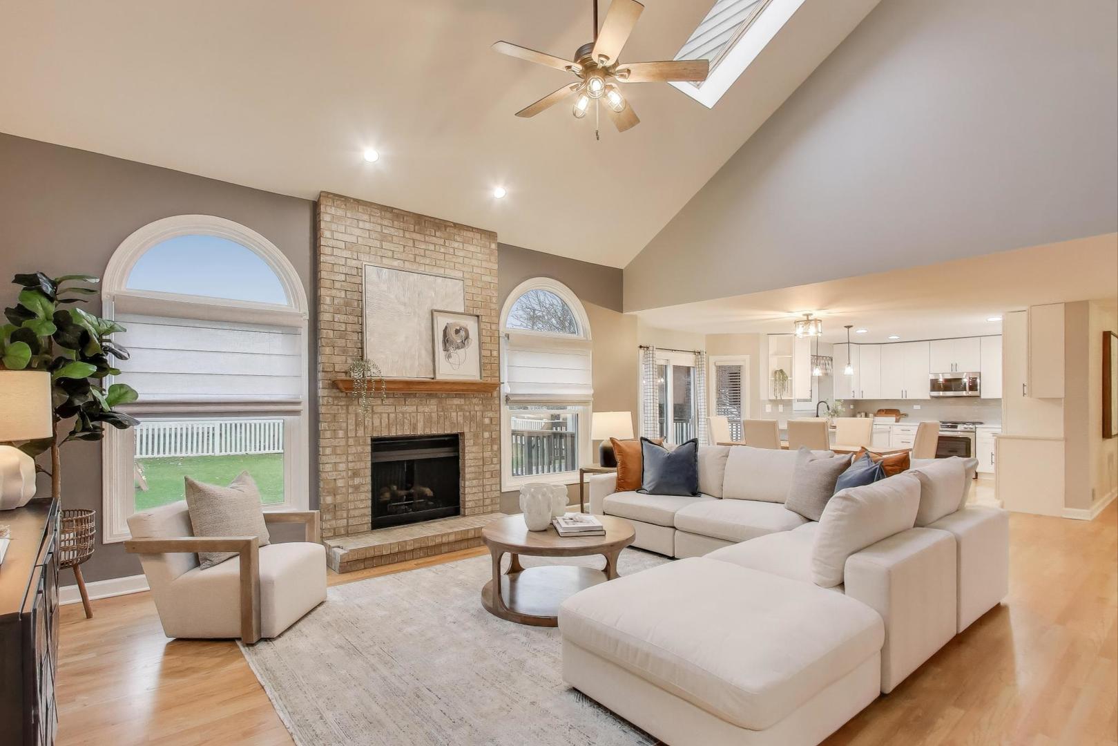 512 Blackhawk Drive, Westmont, IL 60559