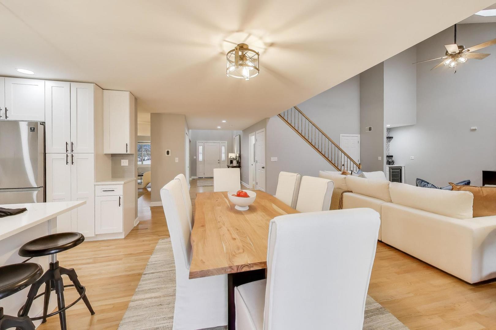 512 Blackhawk Drive, Westmont, IL 60559