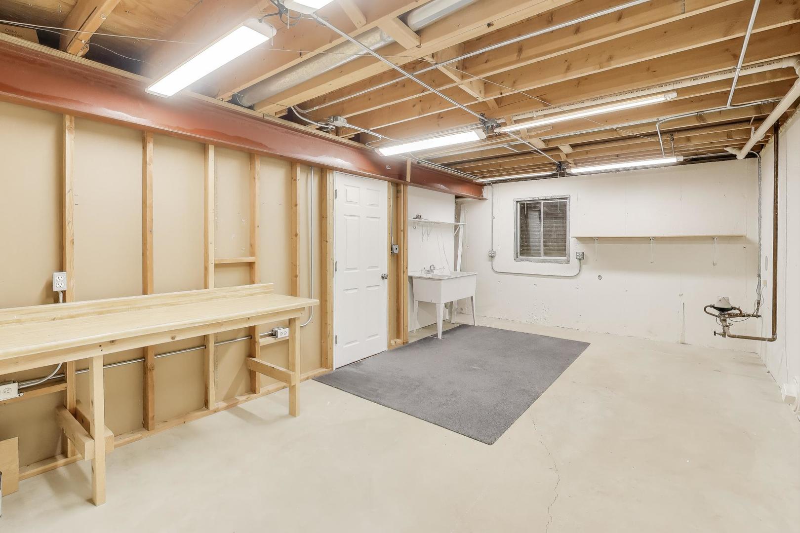 512 Blackhawk Drive, Westmont, IL 60559