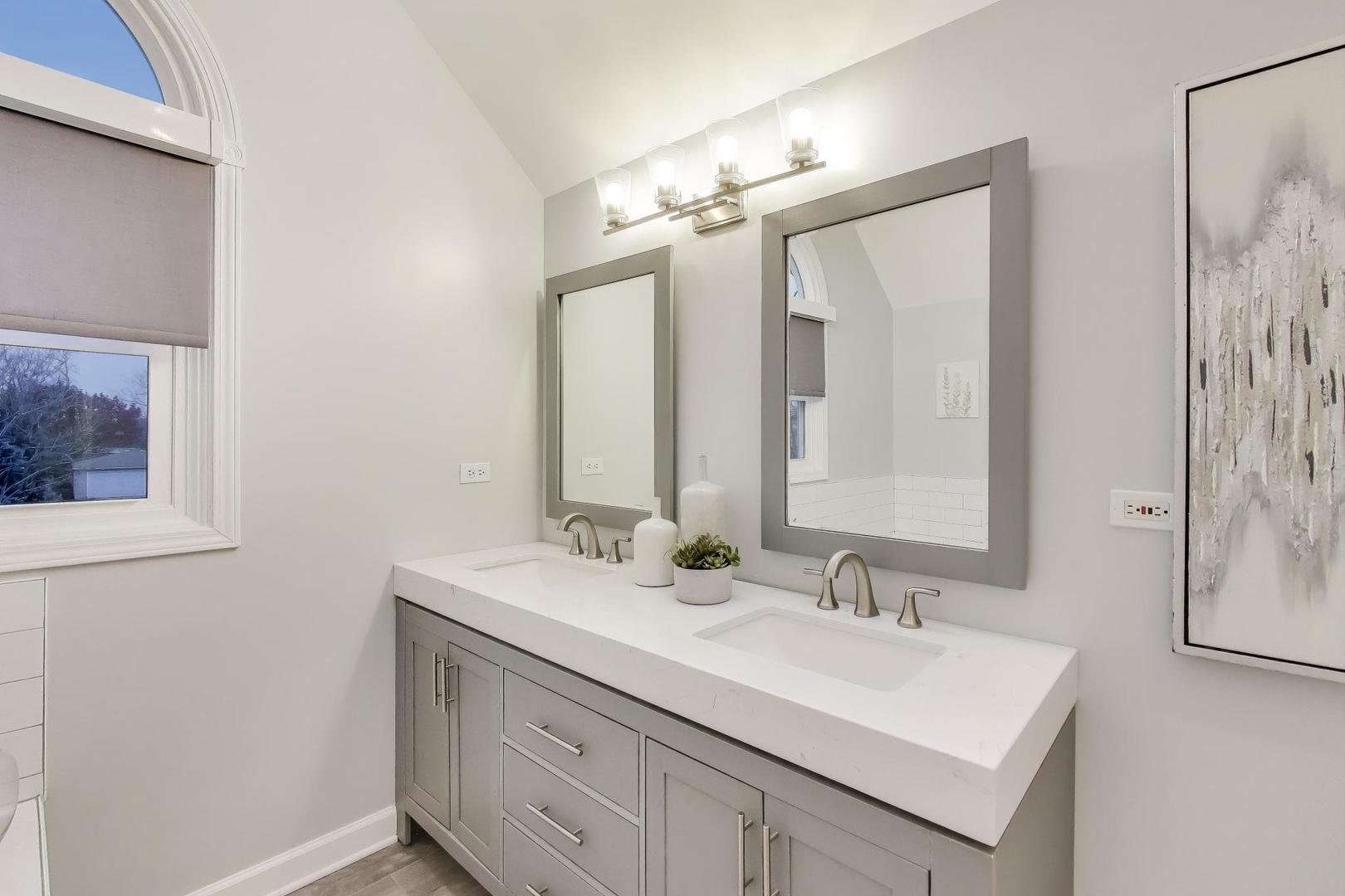 512 Blackhawk Drive, Westmont, IL 60559