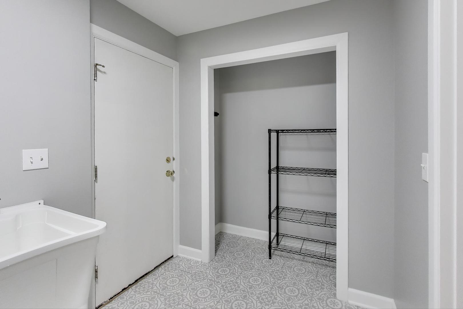 512 Blackhawk Drive, Westmont, IL 60559