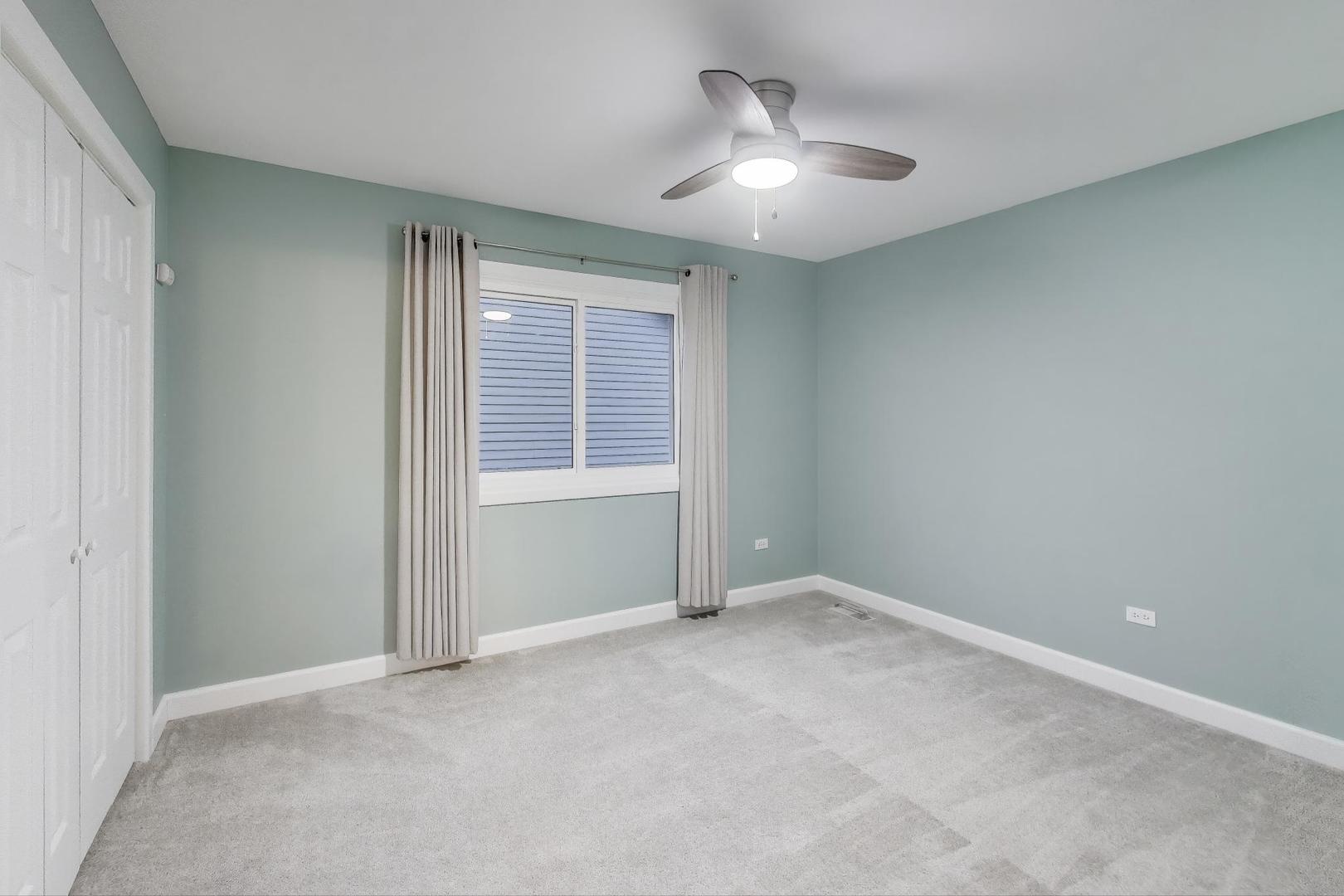 512 Blackhawk Drive, Westmont, IL 60559