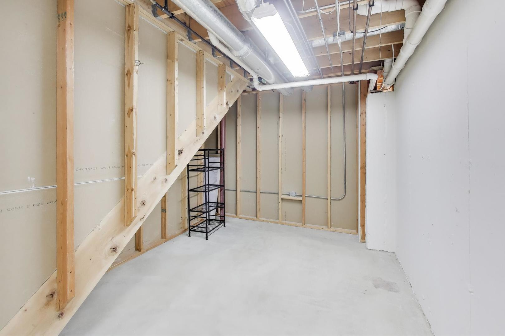 512 Blackhawk Drive, Westmont, IL 60559