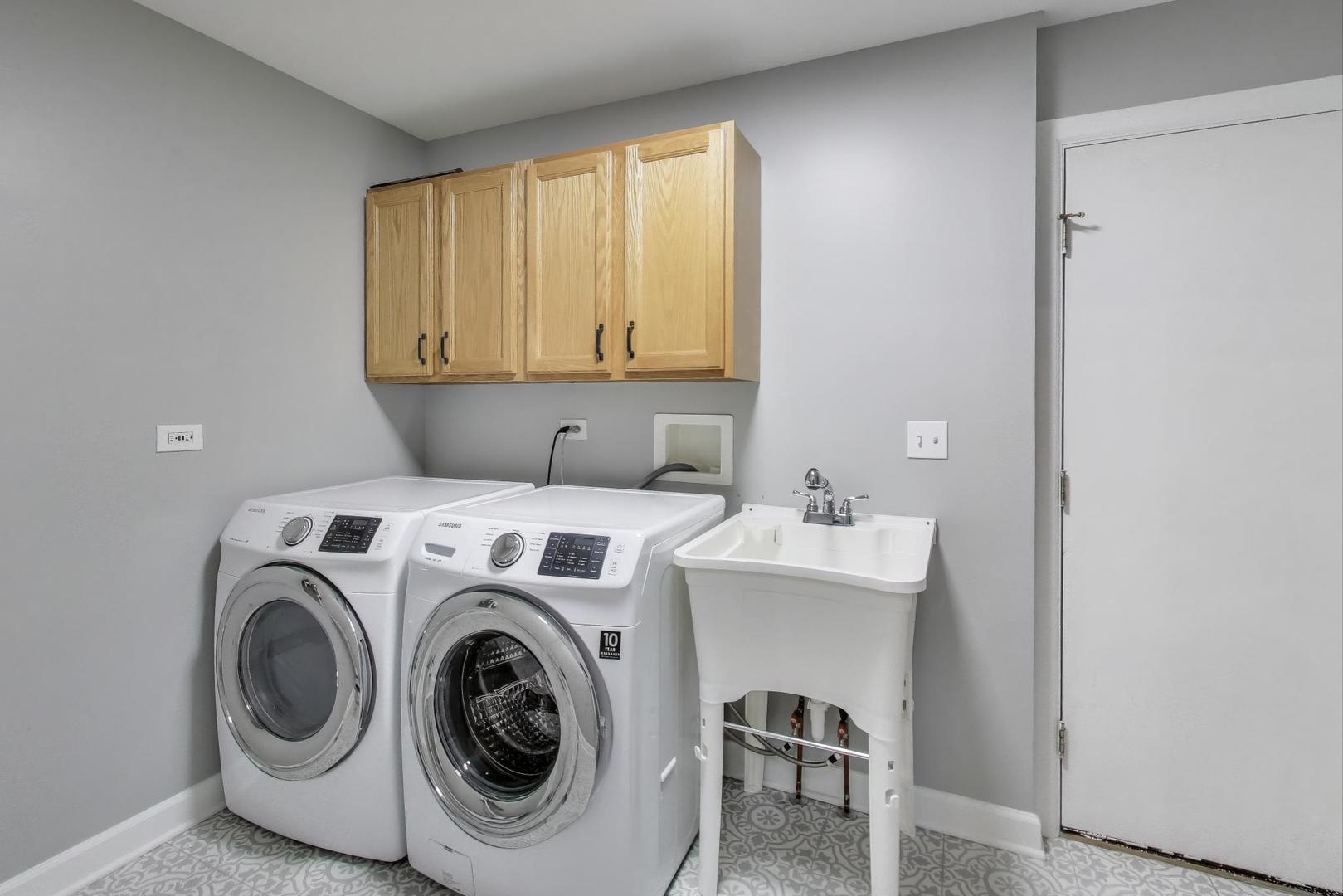 512 Blackhawk Drive, Westmont, IL 60559