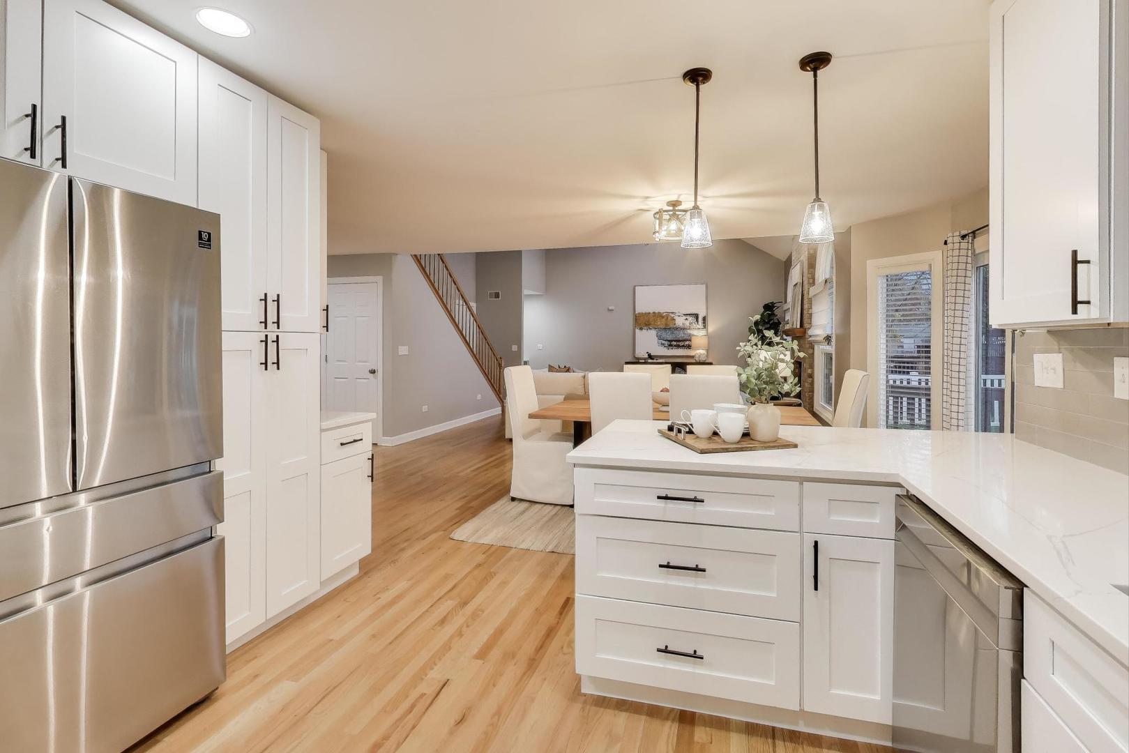 512 Blackhawk Drive, Westmont, IL 60559