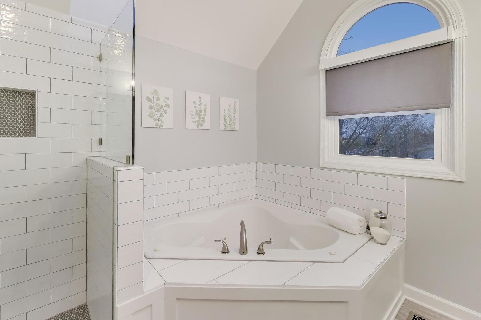 512 Blackhawk Drive, Westmont, IL 60559