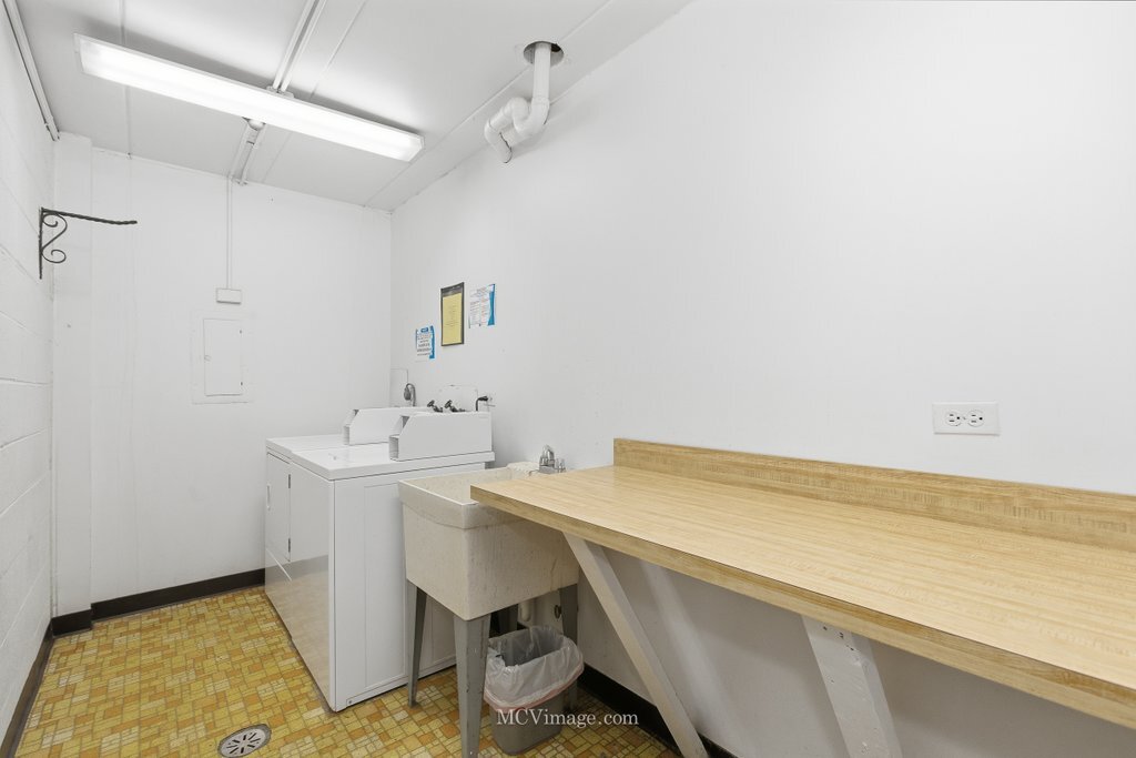 5400 Walnut Avenue #208, Downers Grove, IL 60515