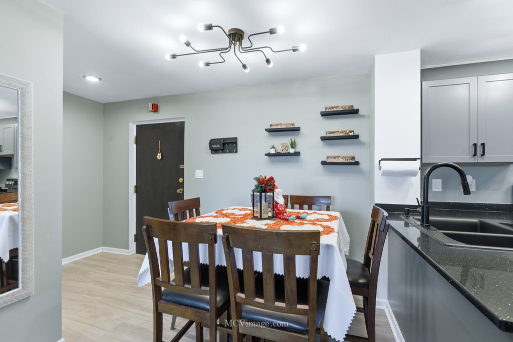 5400 Walnut Avenue #208, Downers Grove, IL 60515