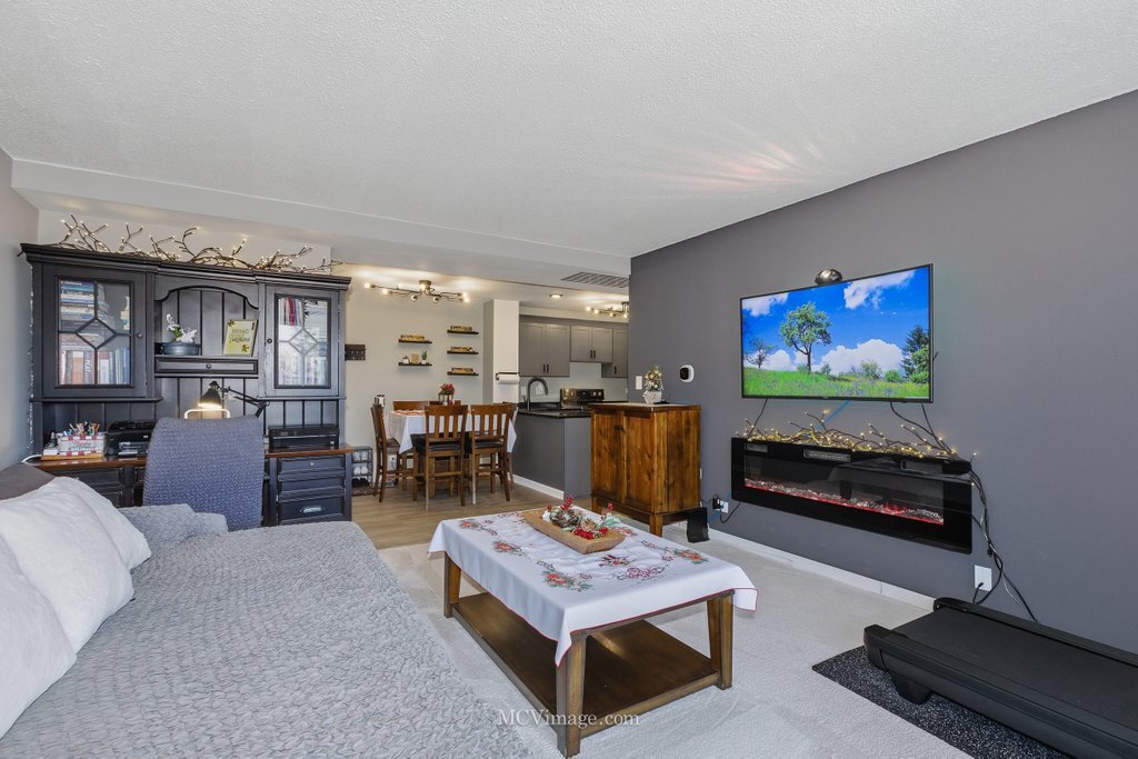 5400 Walnut Avenue #208, Downers Grove, IL 60515